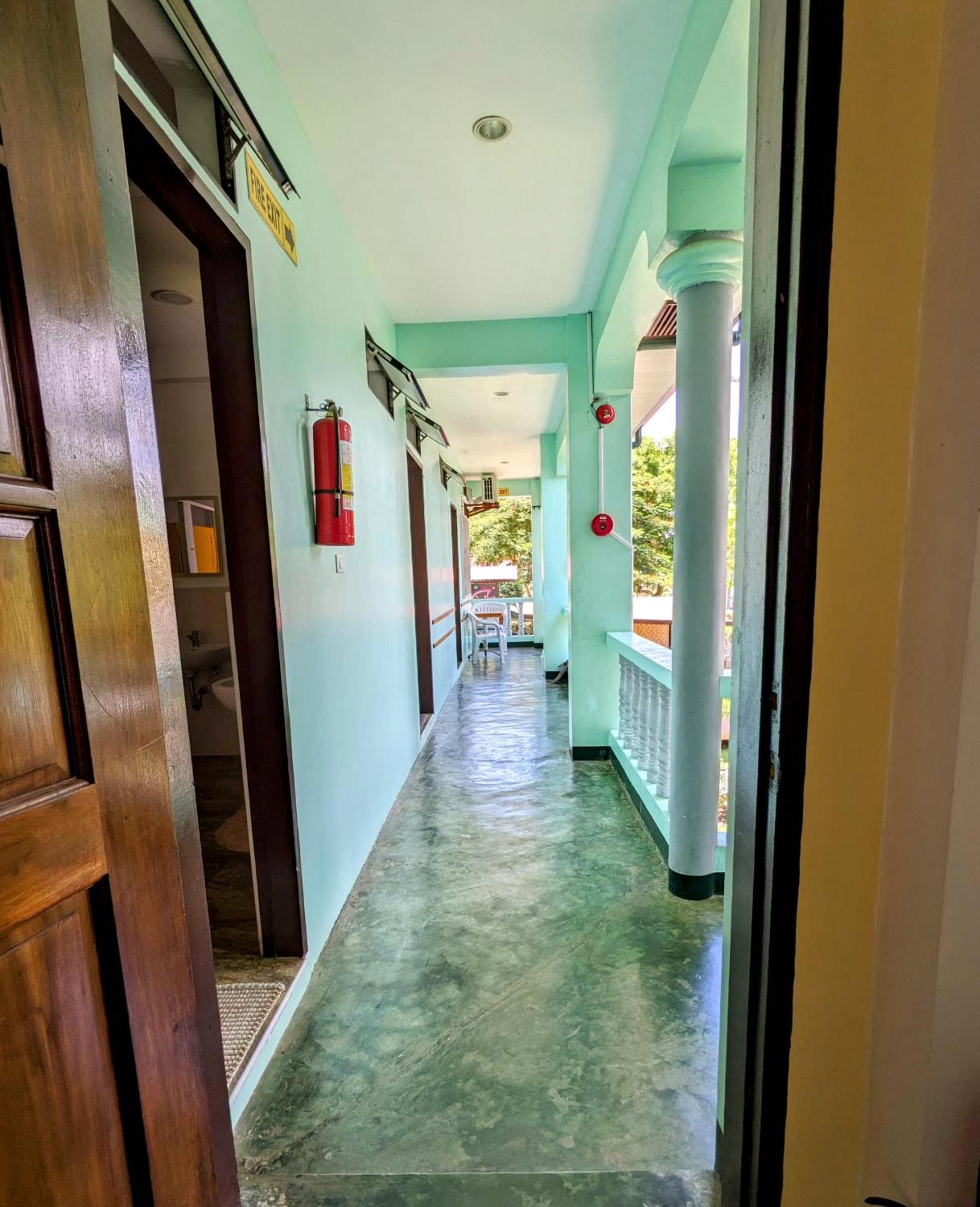 Citadel Alona Inn بنغلاو المظهر الخارجي الصورة
